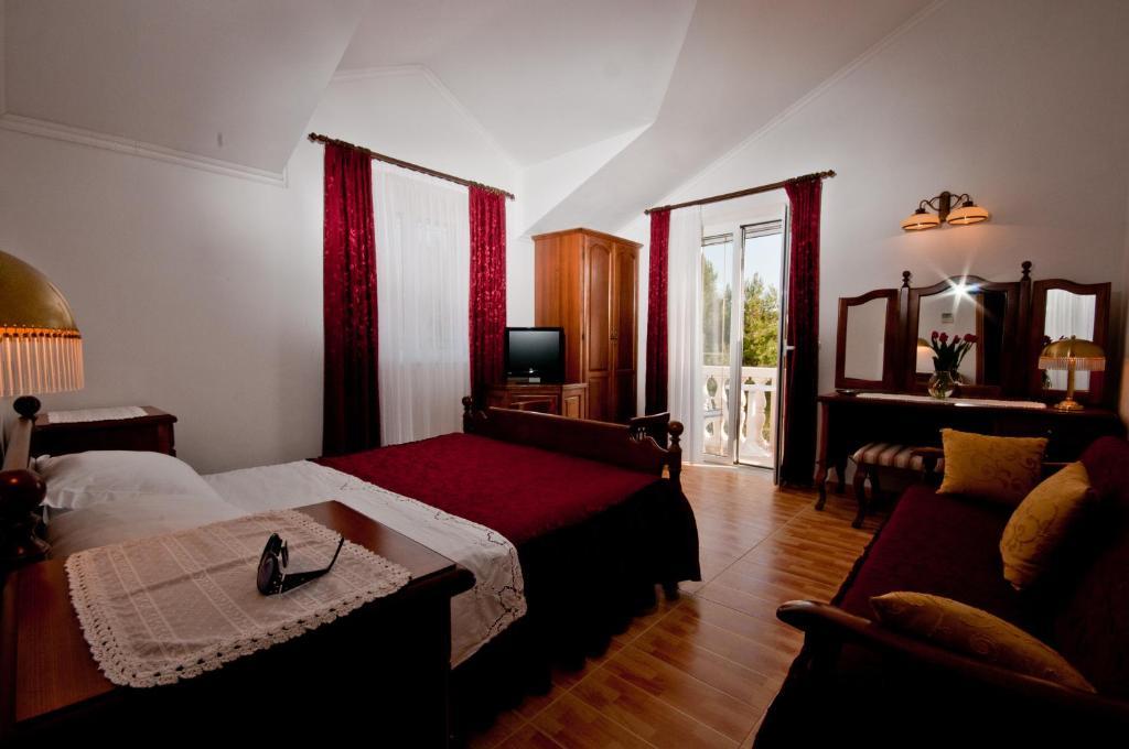 Apartments Barba Petra Dvori Sumartin Habitación foto